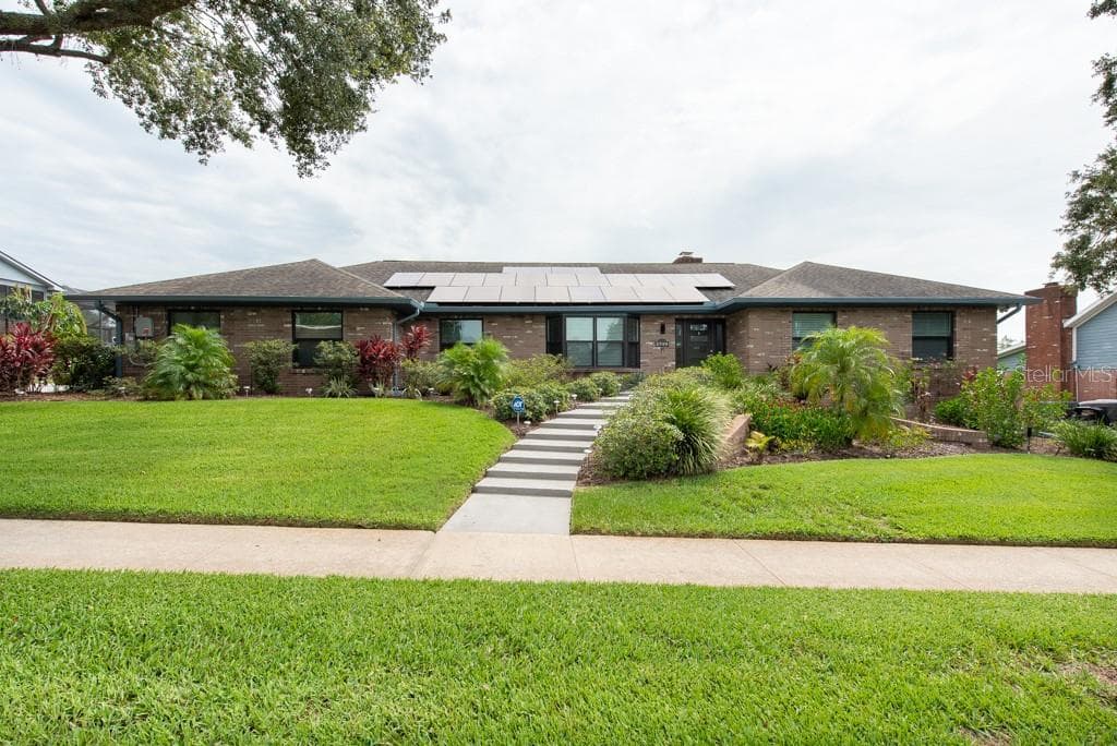 2709 FAIRWAY VIEW DRIVE VALRICO, FL 33596