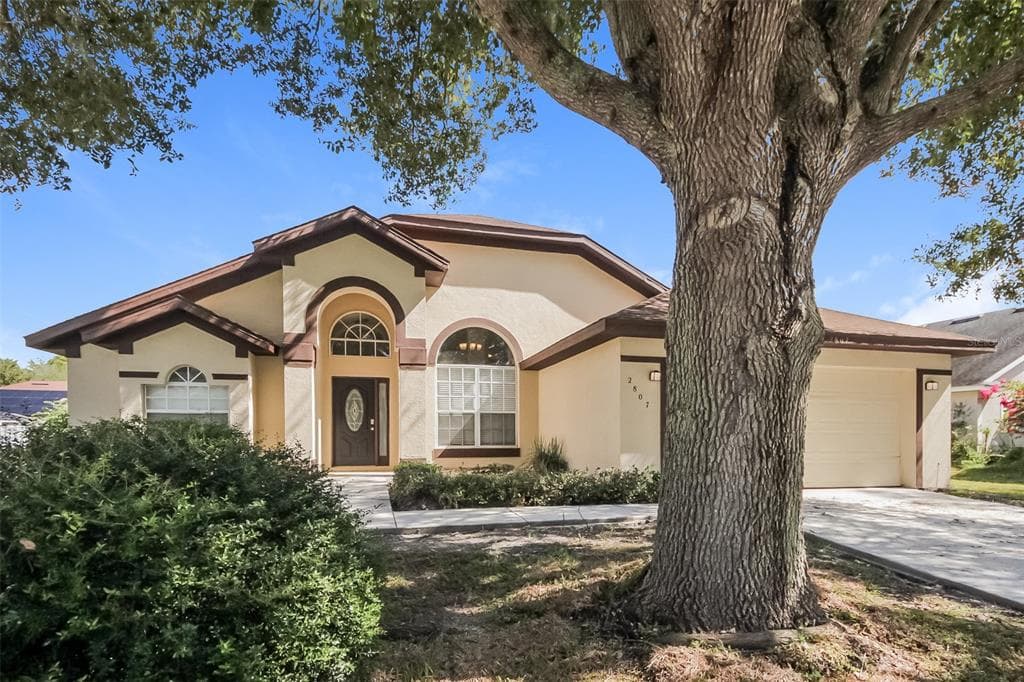 2807 BERKSHIRE CIRCLE KISSIMMEE, FL 34743