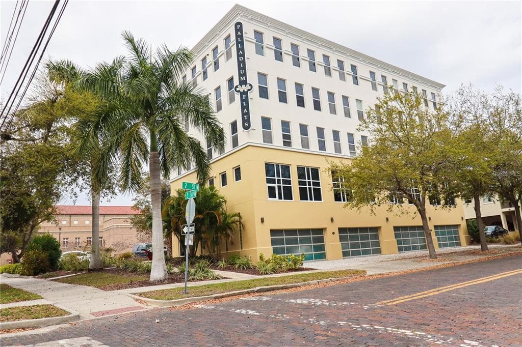 205 5TH AVENUE N UNIT 301 ST PETERSBURG, FL 33701