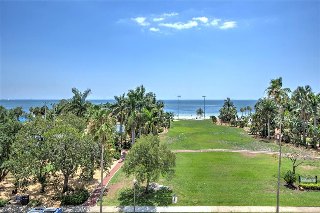 1120 N SHORE DRIVE NE UNIT 301 ST PETERSBURG, FL 33701