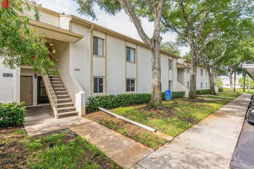 109 PINE COURT UNIT 109 OLDSMAR, FL 34677