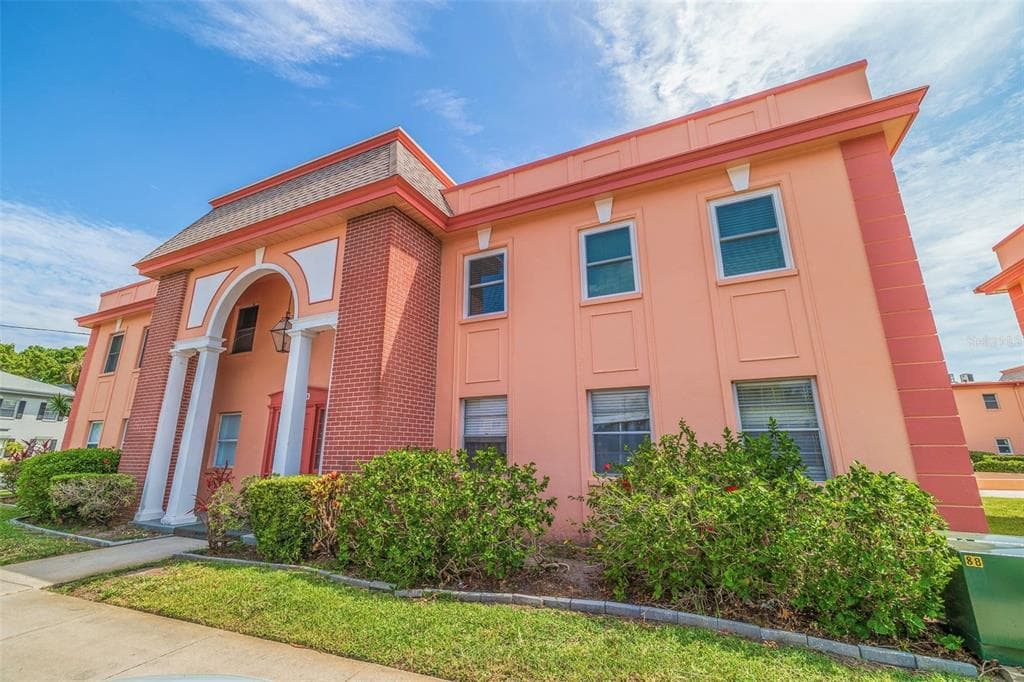 7000 SUNSET DRIVE S UNIT 2B SOUTH PASADENA, FL 33707
