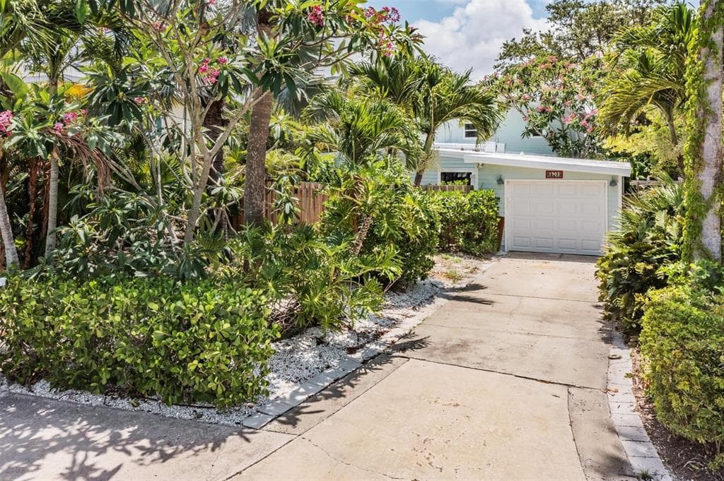 1903 BAY BOULEVARD