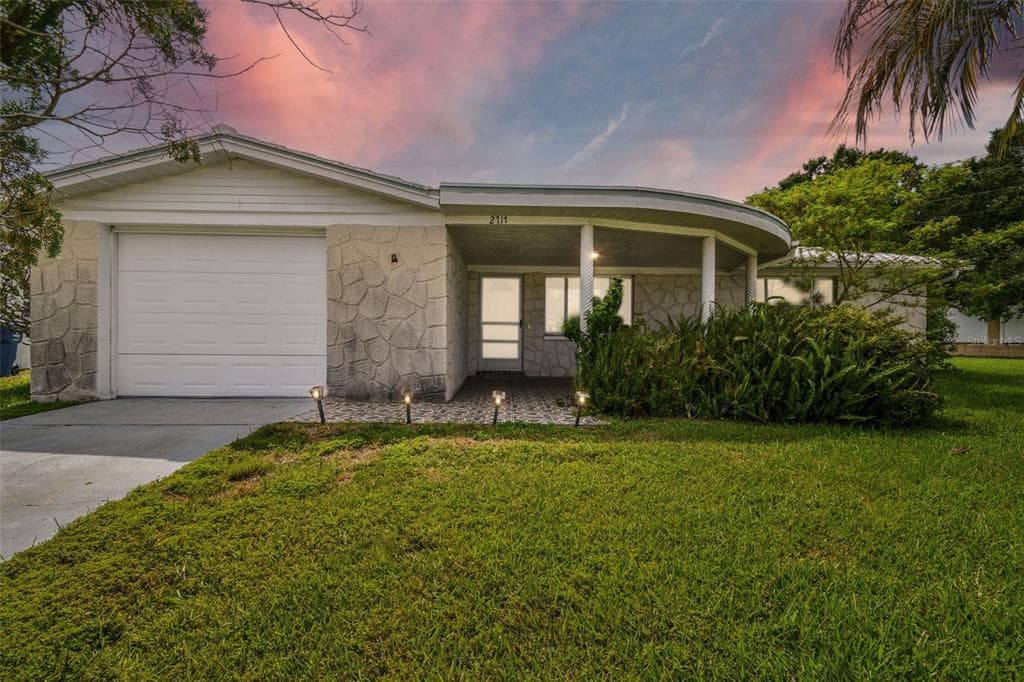 2717 FLINT ISLE PLACE HOLIDAY, FL 34691
