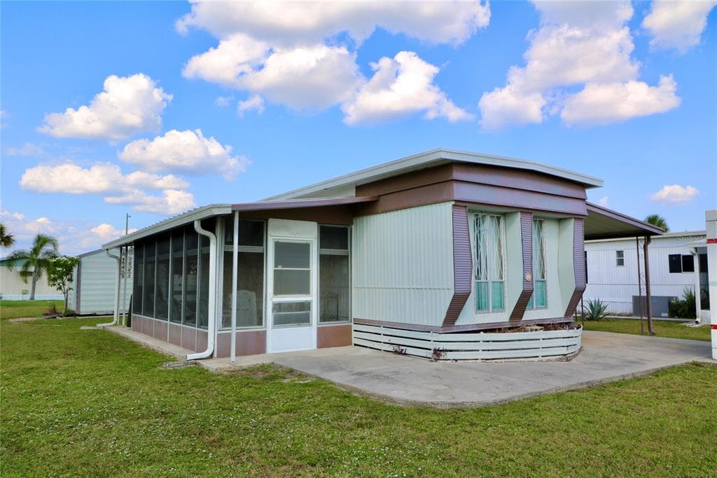 105 SAINT KITTS WAY APOLLO BEACH, FL 33572