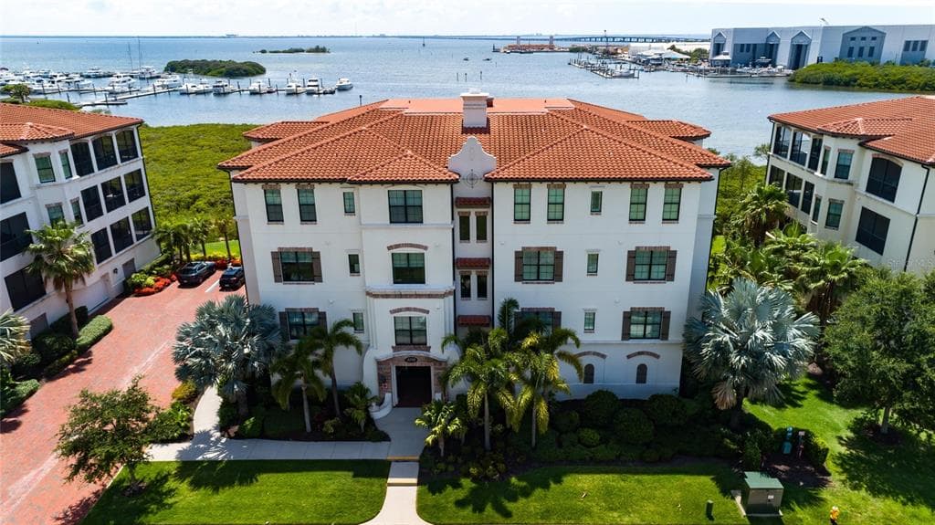 5719 YEATS MANOR DRIVE UNIT 302 TAMPA, FL 33616
