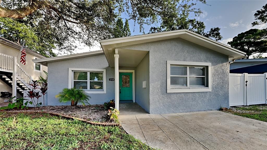 1719 SHORE ACRES BOULEVARD NE ST PETERSBURG, FL 33703