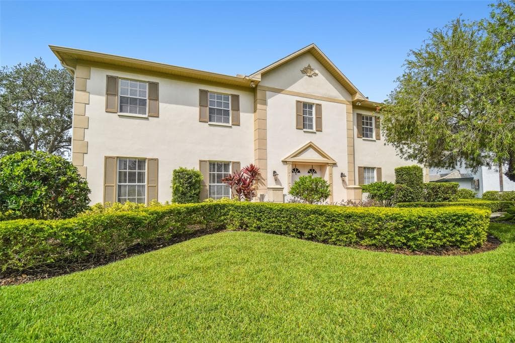 13704 SUN COURT