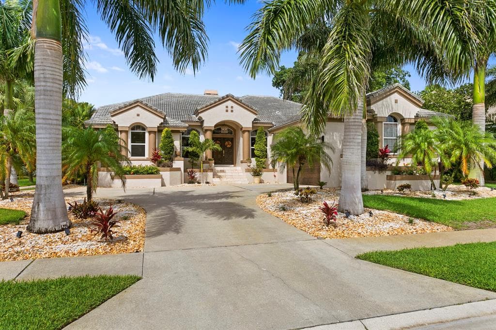 6227 PASADENA POINT BOULEVARD GULFPORT, FL 33707
