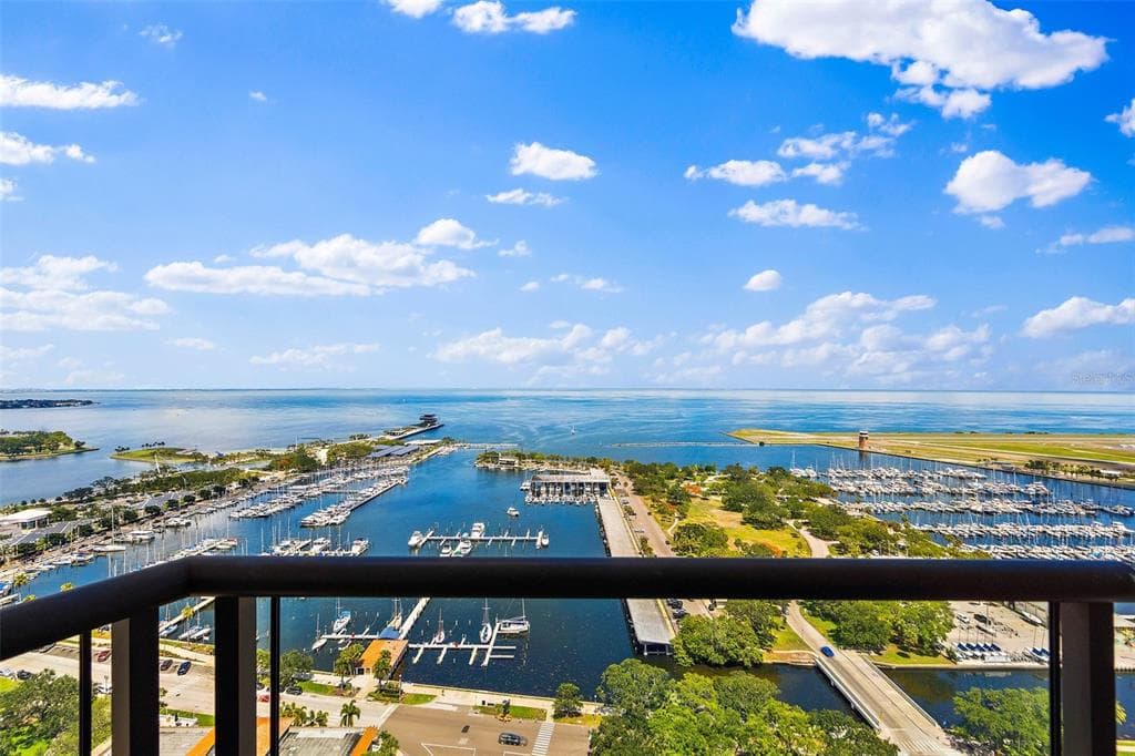 1 BEACH DRIVE SE UNIT 2702 ST PETERSBURG, FL 33701