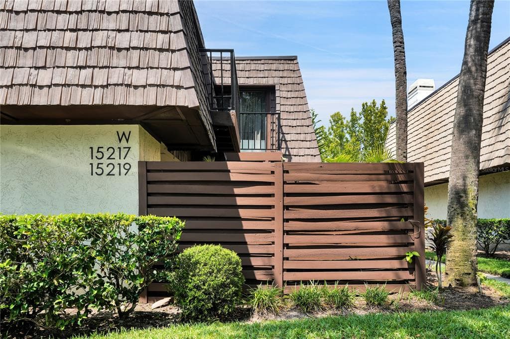 15217 W POND WOODS DRIVE TAMPA, FL 33618