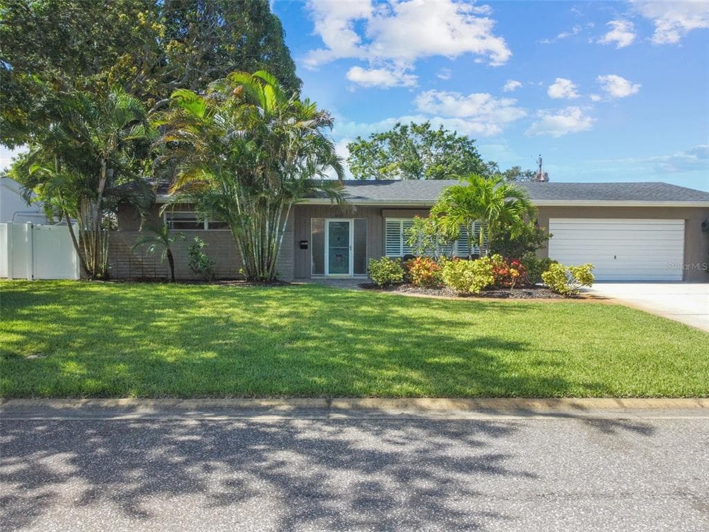1737 LAURIE LANE BELLEAIR, FL 33756