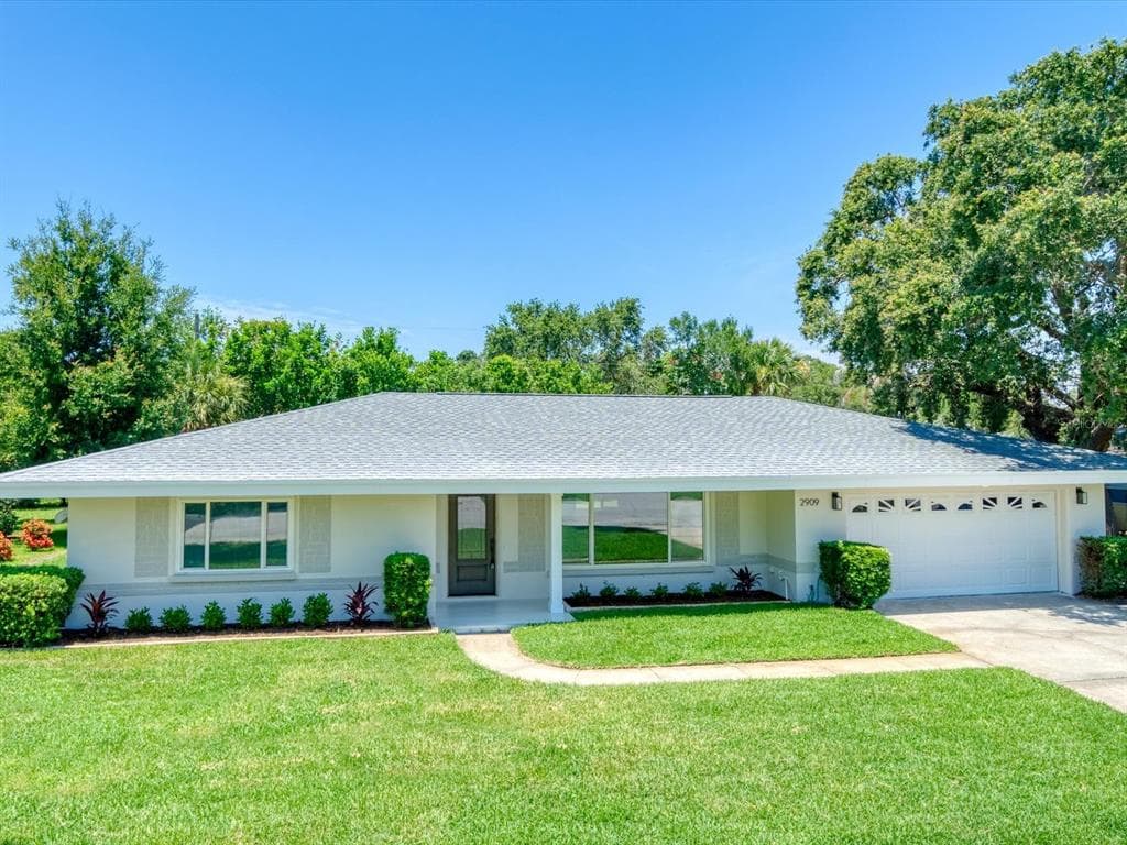 2909 SUNSET BOULEVARD BELLEAIR BLUFFS, FL 33770