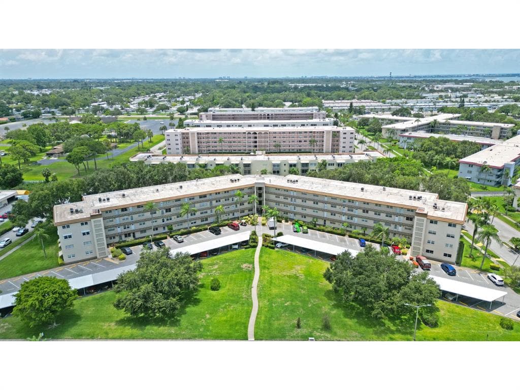 5725 80TH STREET N UNIT 106 ST PETERSBURG, FL 33709