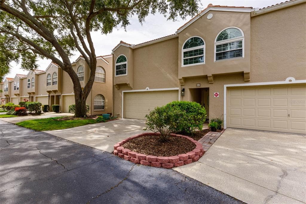 609 SEGOVIA COURT NE ST PETERSBURG, FL 33703