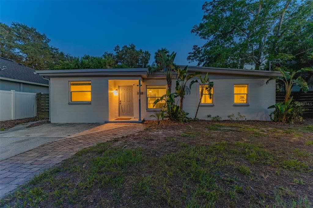3520 W PRICE AVENUE TAMPA, FL 33611