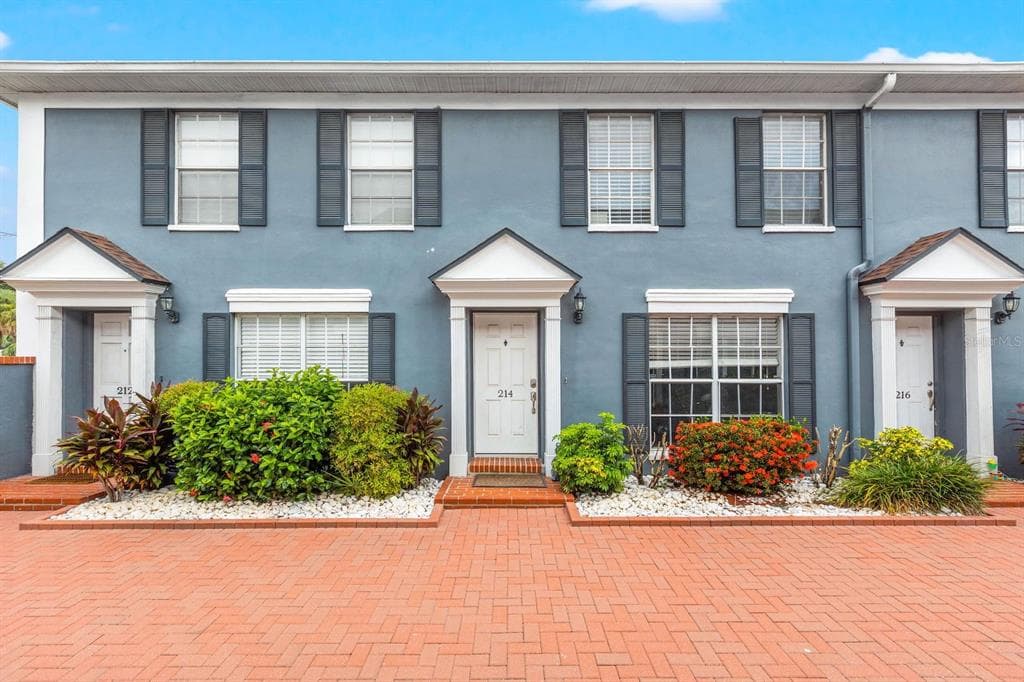 214 S TAMPANIA AVENUE TAMPA, FL 33609