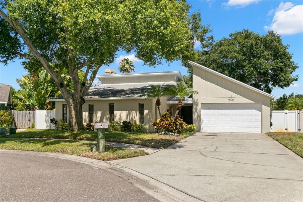 12101 ANCHOR WAY LARGO, FL 33778