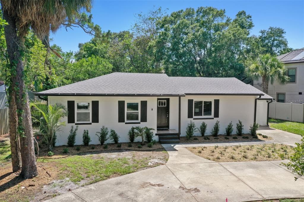 3607 E TAMPA CIRCLE TAMPA, FL 33629