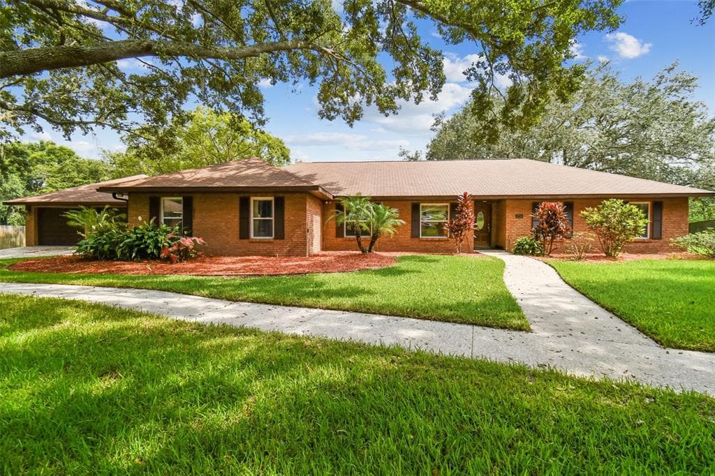 2714 GOLF HEIGHTS CIRCLE