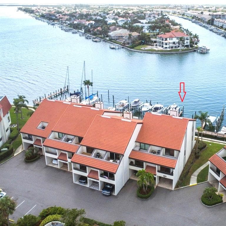 132 1ST STREET E UNIT 108 TIERRA VERDE, FL 33715