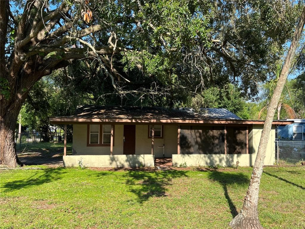 313 S PALM AVENUE FROSTPROOF, FL 33843