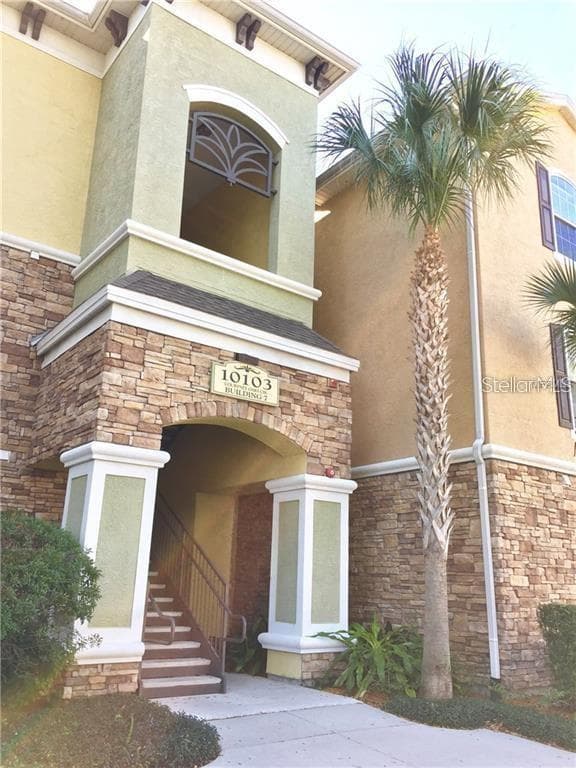 10103 COURTNEY OAKS CIRCLE UNIT 201 TAMPA, FL 33619