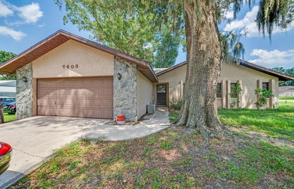 7603 ROLLING GROVE DRIVE E LAKELAND, FL 33810