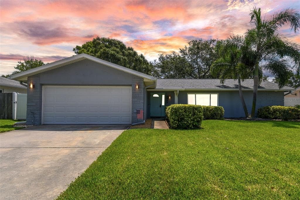 8949 124TH ST SEMINOLE, FL 33772