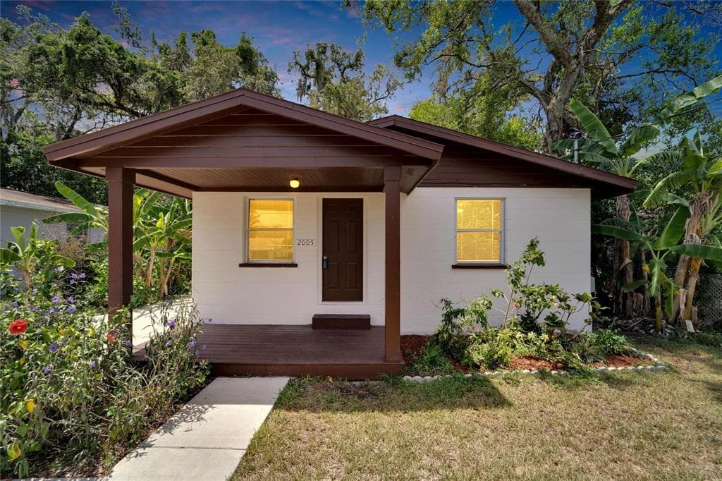 2005 E HUMPHREY STREET TAMPA, FL 33604