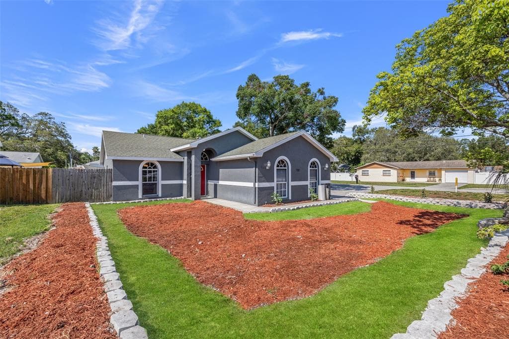 702 LIVE OAK STREET TARPON SPRINGS, FL 34689