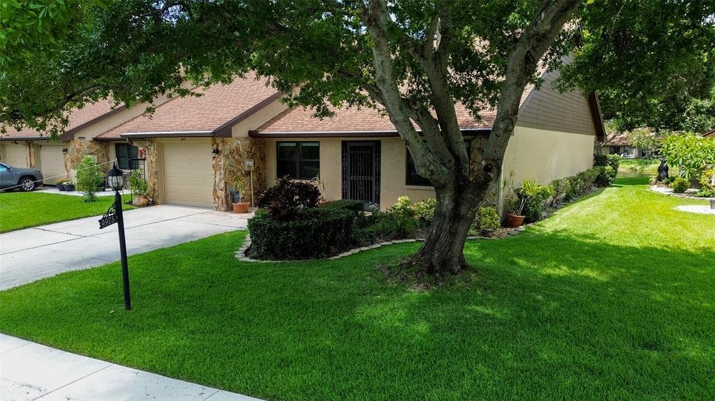 9975 LAKE SEMINOLE DRIVE W LARGO, FL 33773