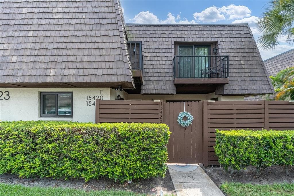 15420 E POND WOODS DRIVE UNIT 15420 TAMPA, FL 33618