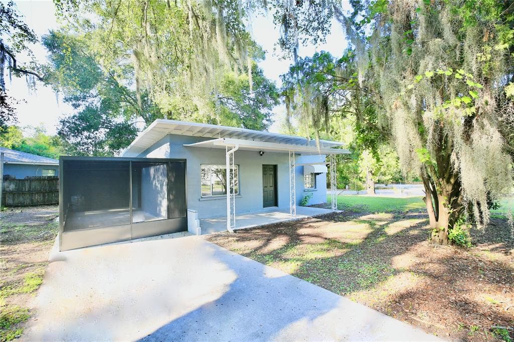 1816 E JUNEAU STREET TAMPA, FL 33604