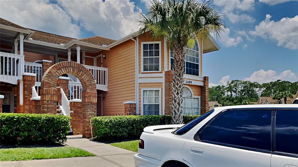 2489 SWEETWATER CLUB CIRCLE UNIT 80 KISSIMMEE, FL 34746