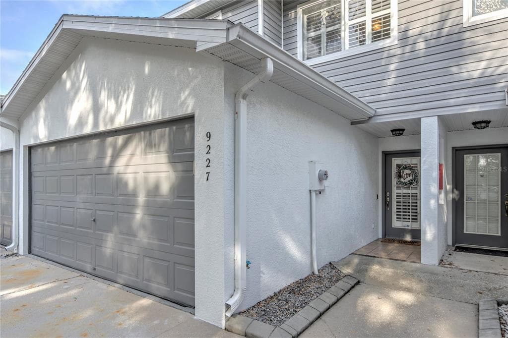 9227 JAKES PATH LARGO, FL 33771