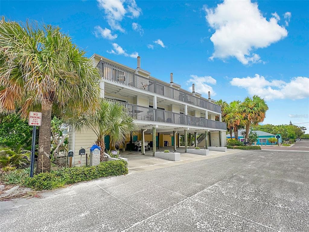 2700 GULF BOULEVARD UNIT 4 INDIAN ROCKS BEACH, FL 33785