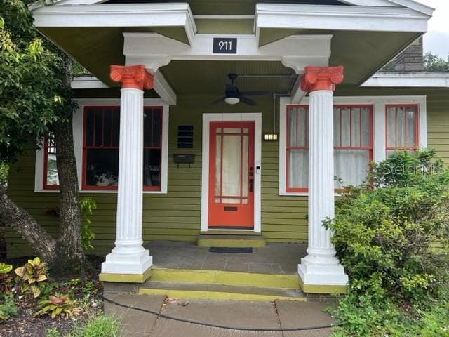 911 E LAKE AVENUE
