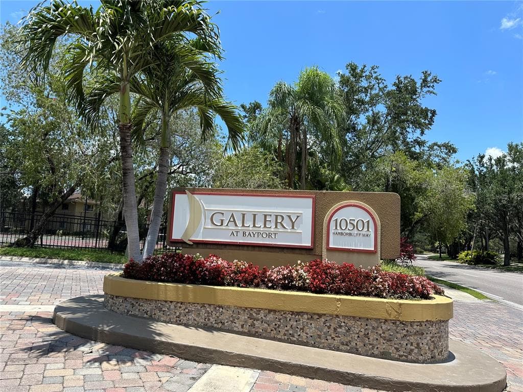 10530 WATERVIEW COURT UNIT 10530 TAMPA, FL 33615