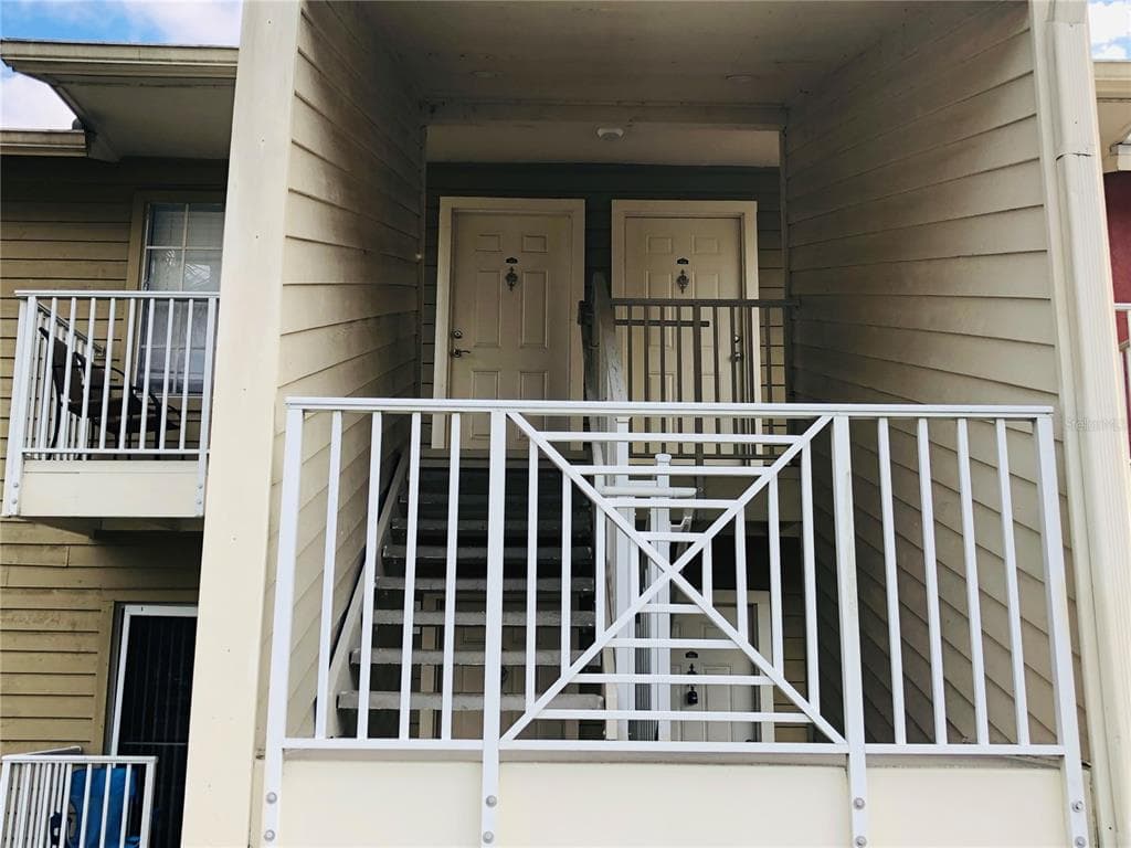 202 LAKE PARSONS GREEN UNIT 204 BRANDON, FL 33511