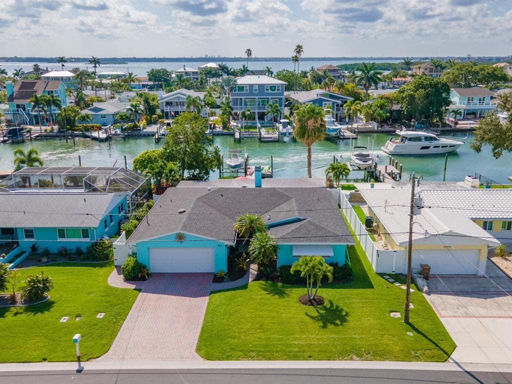533 CRYSTAL DRIVE MADEIRA BEACH, FL 33708