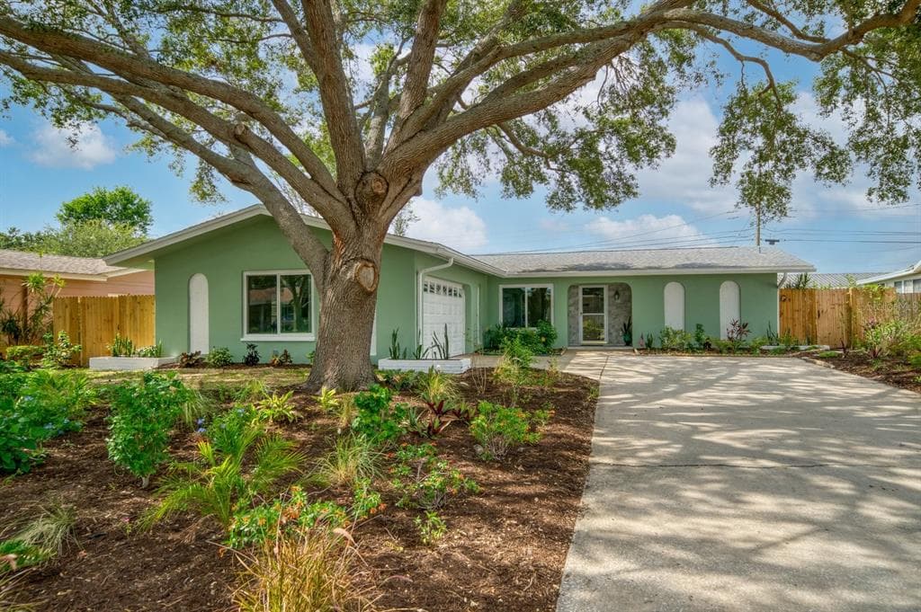 13847 TRINIDAD DRIVE SEMINOLE, FL 33776
