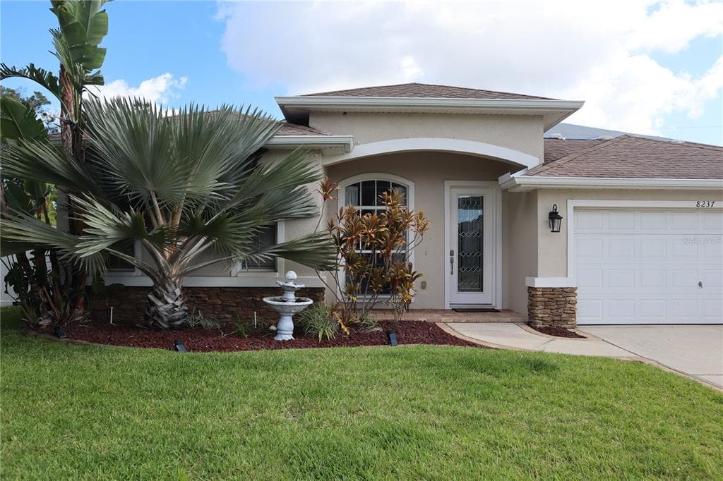 8237 WILD OAKS CIRCLE LARGO, FL 33773
