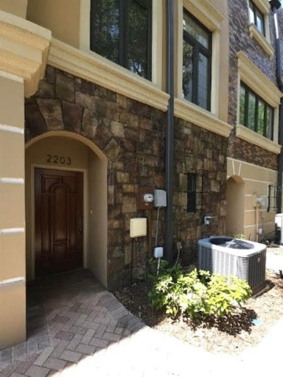 2203 SOHO BAY COURT TAMPA, FL 33606