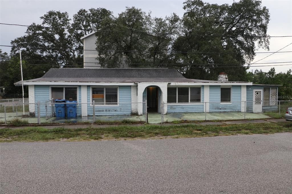 1984 CAROLINA AVENUE TARPON SPRINGS, FL 34689