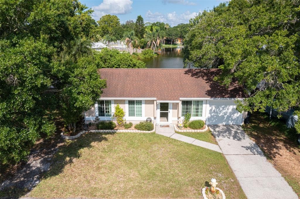 626 BAY LAKE TRAIL OLDSMAR, FL 34677