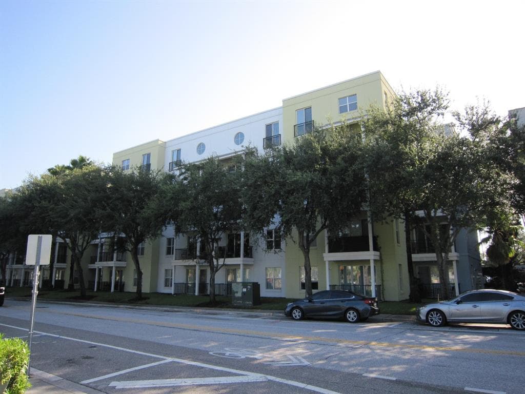 1501 DOYLE CARLTON DRIVE UNIT 211 TAMPA, FL 33602