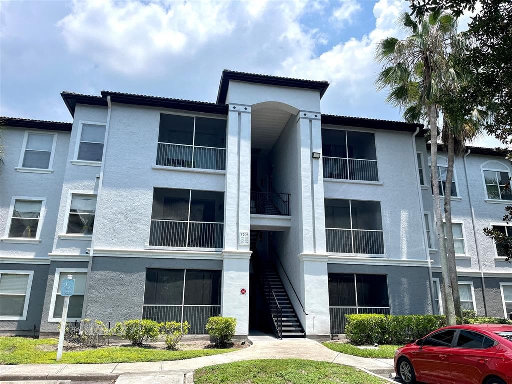 5705 LEGACY CRESCENT PLACE UNIT 303 RIVERVIEW, FL 33578