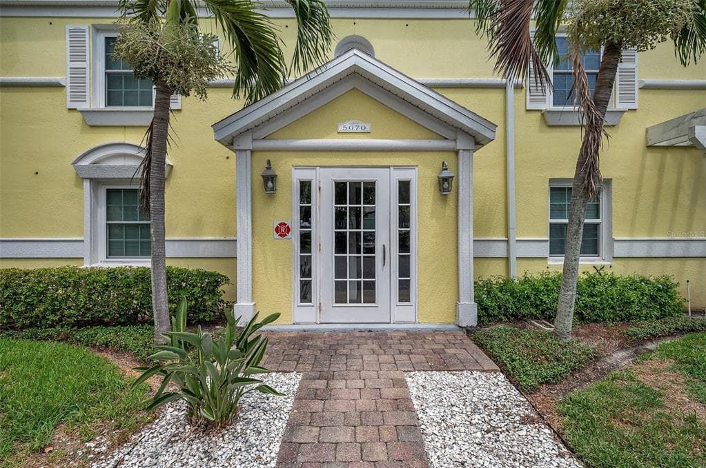 5070 BEACH DRIVE SE UNIT B ST PETERSBURG, FL 33705