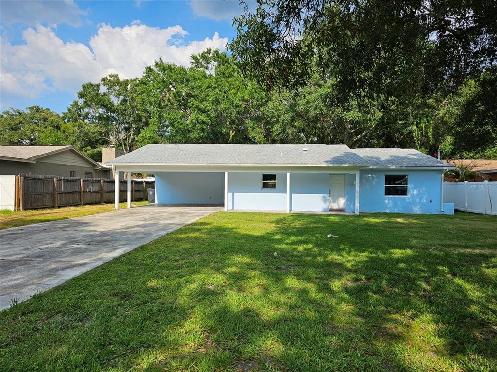 8011 PADDOCK AVENUE TAMPA, FL 33614